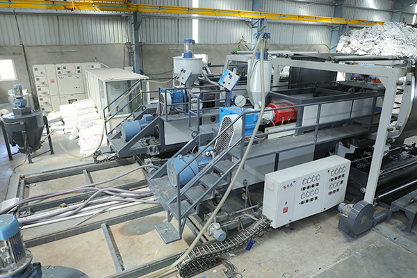 Extrusion-Lamination-Machine